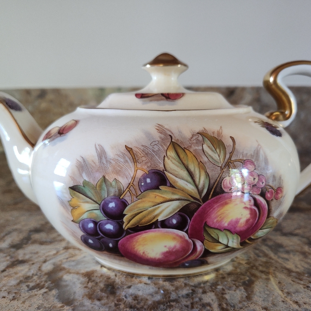 Aynsley Fruits And Berries Teapot In Excellent Vintage Condition-D (Doris) Jones